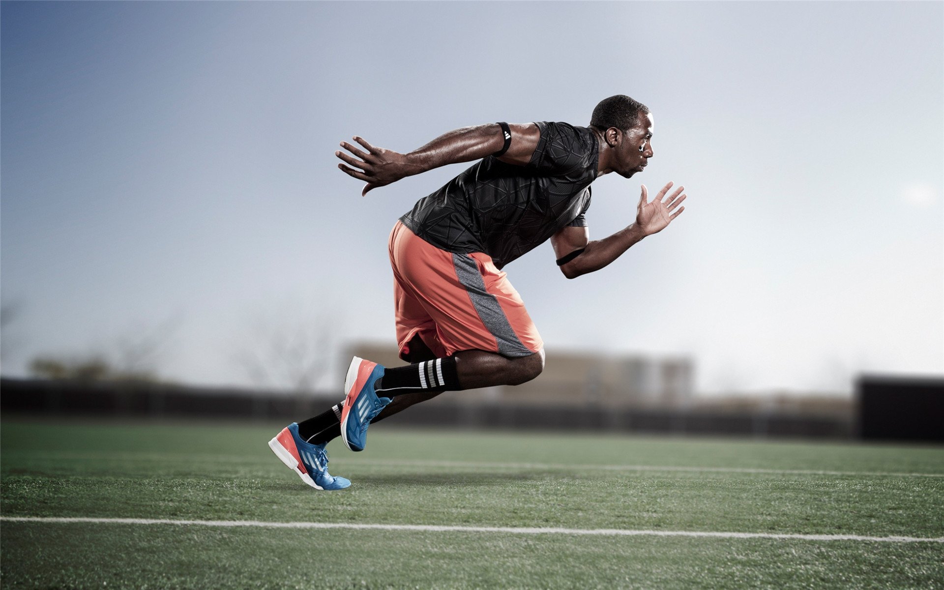 世界田径：肯尼亚跑者再创新高，赛场火爆非凡！，肯尼亚长跑冠军